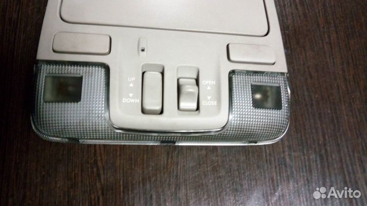 Subaru tribeca плафон салонный