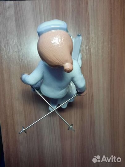 Фарфоровая статуэтка Lladro горнолыжница
