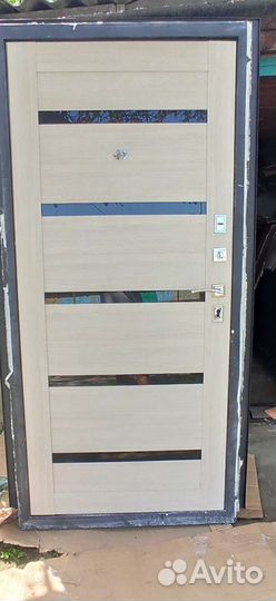 Дверь входная, утепленная, тяжёлая. левые и правые