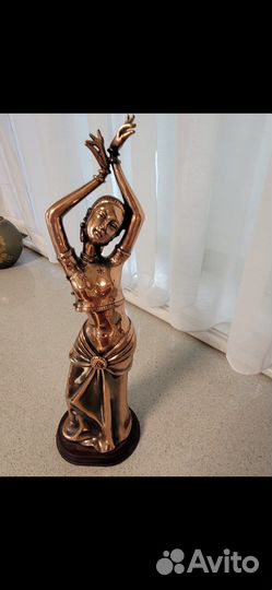 Статуэтка металлическая (женщина)