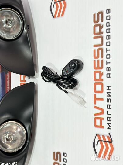 Фары противотуманные Toyota Vitz XP10 1999-2005