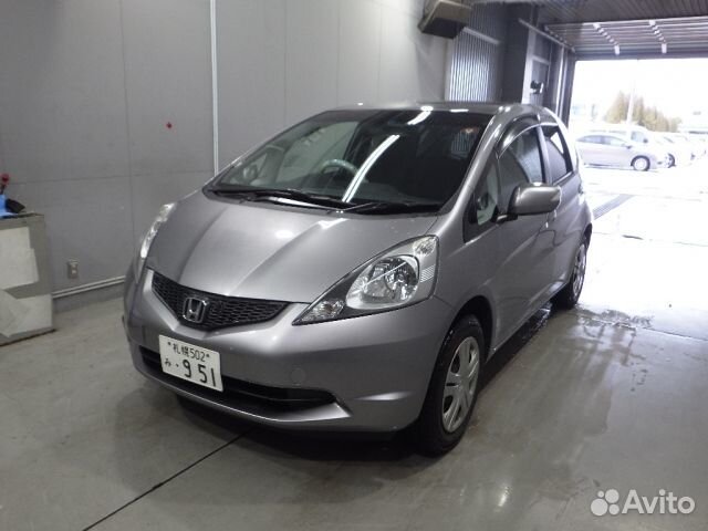 Решетка радиатора Honda Fit GE7 L13A 2009