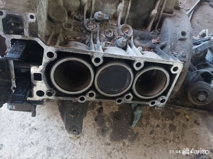 Блок двигателя мерседес 220. 112944. 3.2