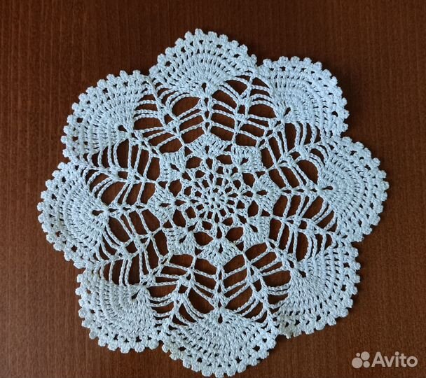 Вязанная кружевная салфетка (ручная работа)