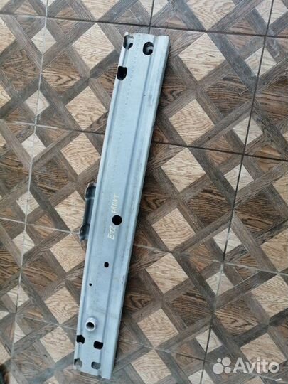 Усилитель бампера передний Nissan Note E12