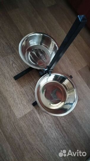 Чашки на подставке для собак