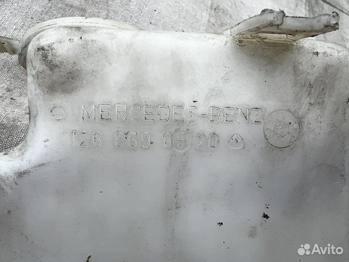 Бачок омывателя Mercedes W126