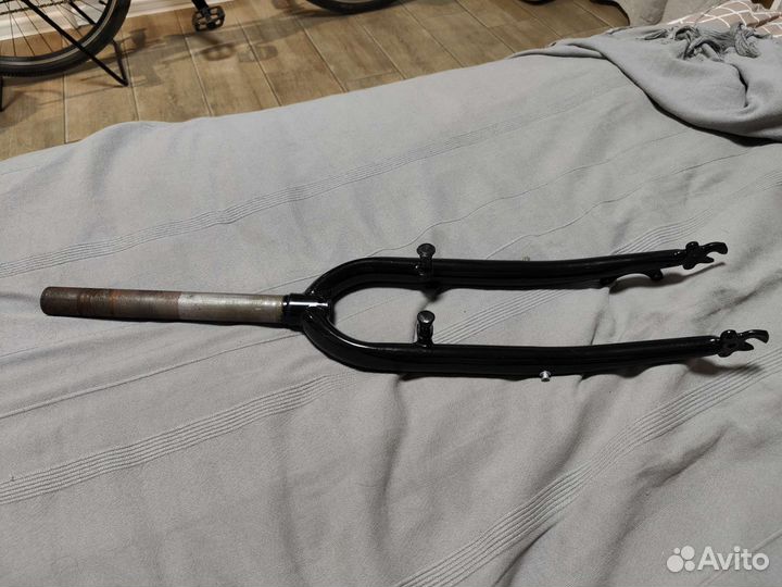 Вилка регидная стальная 28