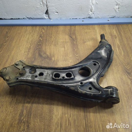 Рычаг передний левый Skoda Fabia универсал 1 2007