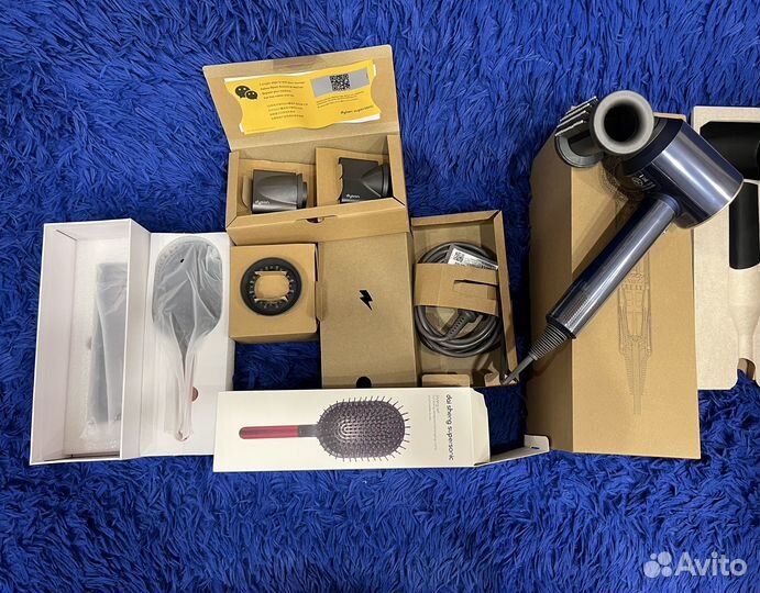 Dyson фен + комплект расчесок Dyson