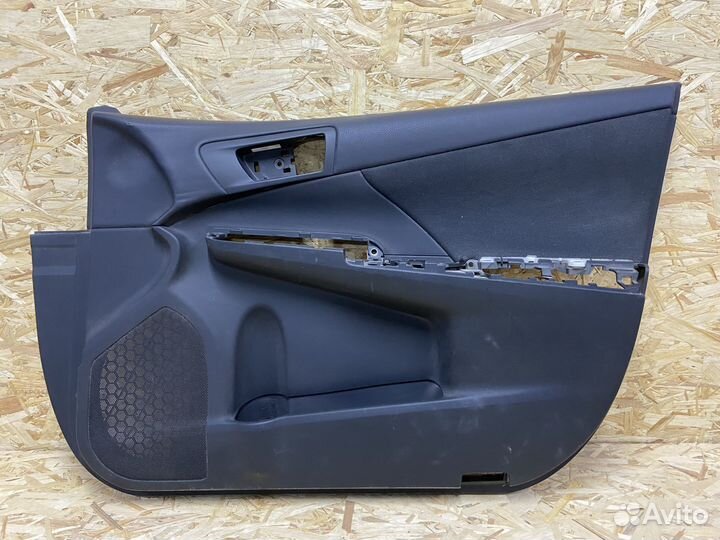 Обшивка двери передняя правая Toyota Camry 55