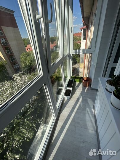 Балкон с крышей на 5 этаже