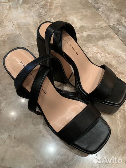 Босоножки новые