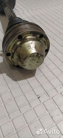 Полуось передняя левая Volkswagen Sharan