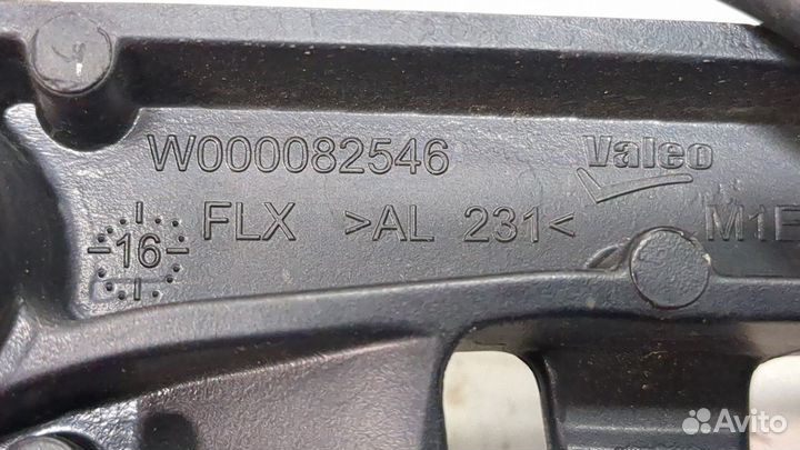 Щеткодержатель правый передний Volvo XC60 2017