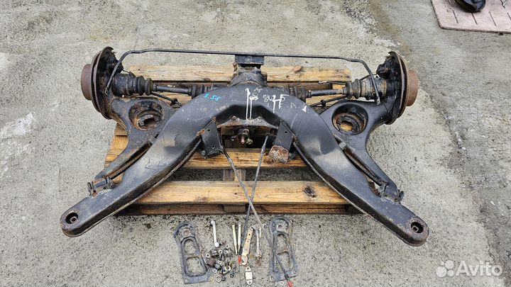 Задний подрамник в сборе на Mercedes W123