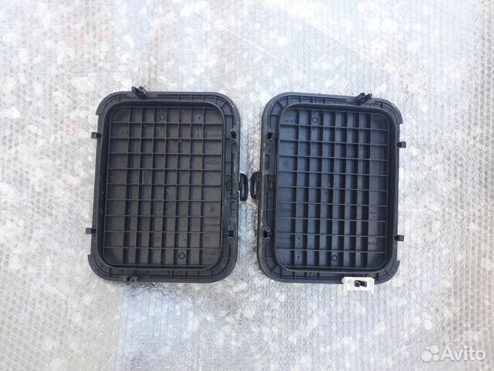 Лючок пола Renault Megan 2