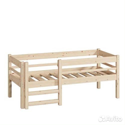Детская кровать из массива
