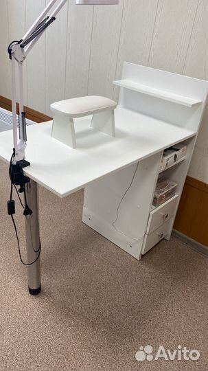 Маникюрный стол бу