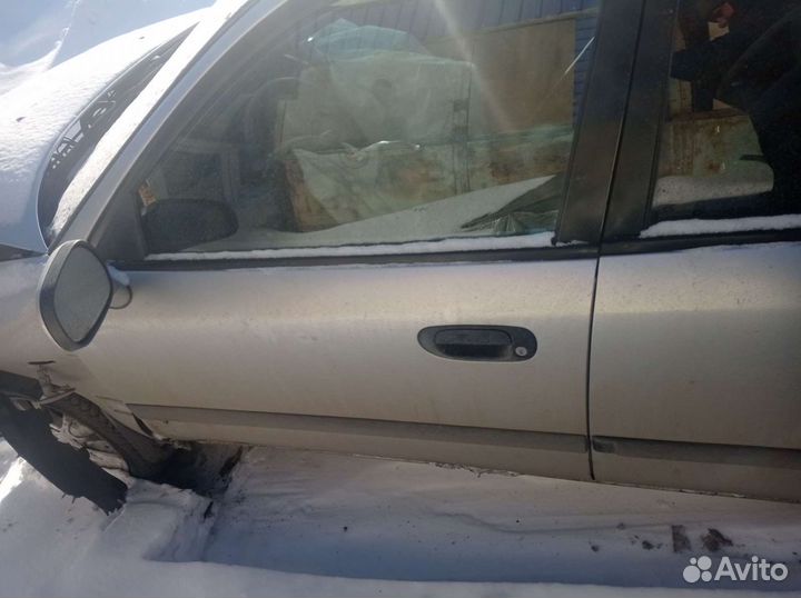 Дверь mitsubishi carisma