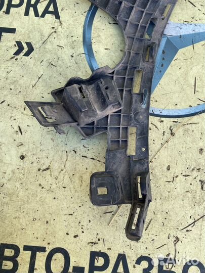 Mercedes W253 AMG кронштейн бампера переднего RH