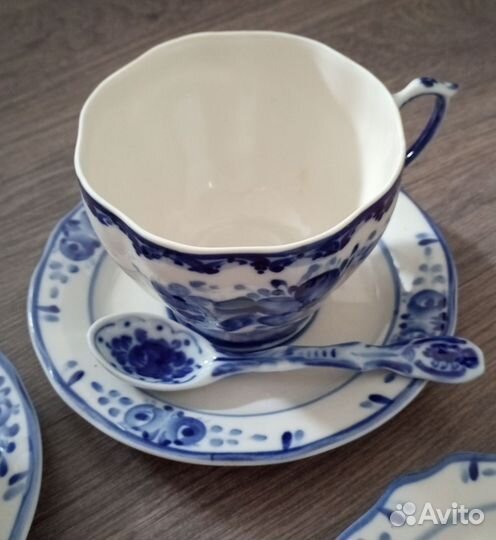 Набор столовой посуды на 10 персон. Гжель