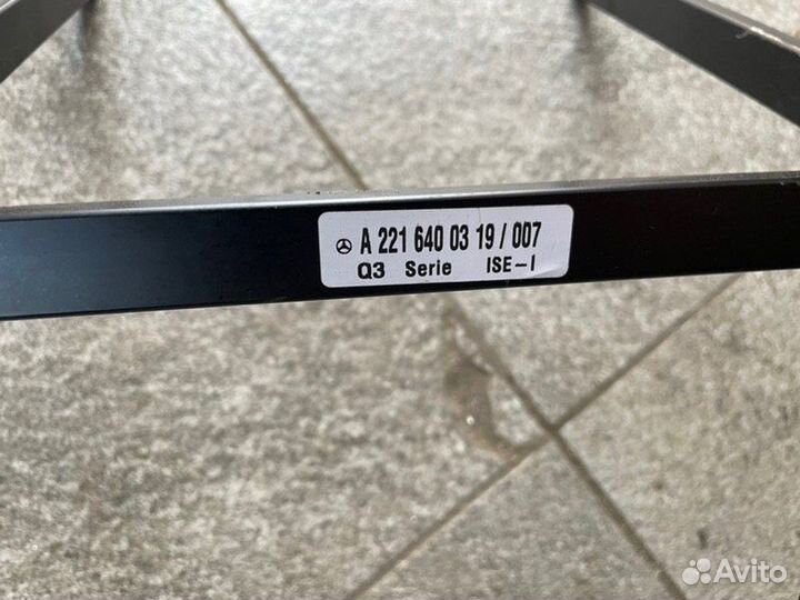 Кронштейн задней полки Mercedes-Benz S-Class W221