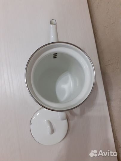 Кастрюля эмалированная, лотки д/холодца, кофейник