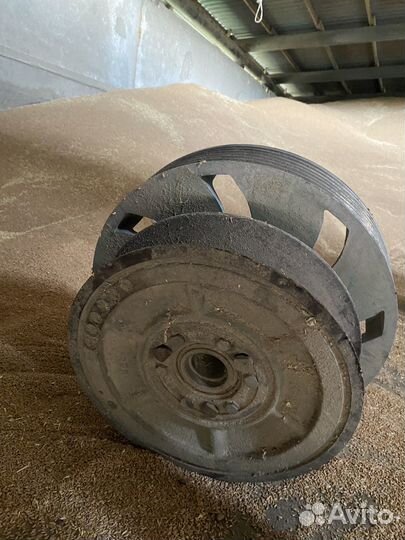 Запчасть на комбайн (шкив)