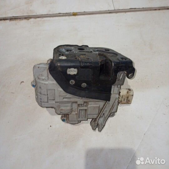 Замок двери передней правой Audi A6 C6
