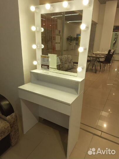 Туалетный стол с подсветкой