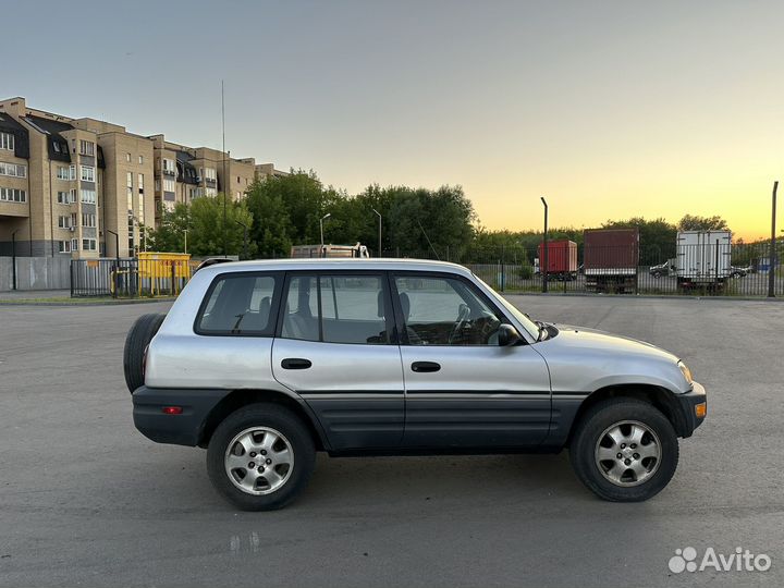 Toyota RAV4 2.0 AT, 1998, 326 000 км