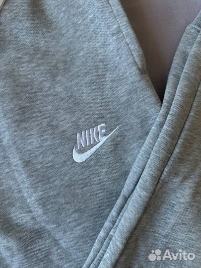 Nike (original) trousers standard fit tapper leg