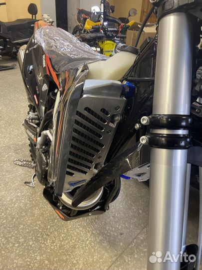 Мотоцикл Avantis Enduro 300 PRO Carb FCR Exclusive