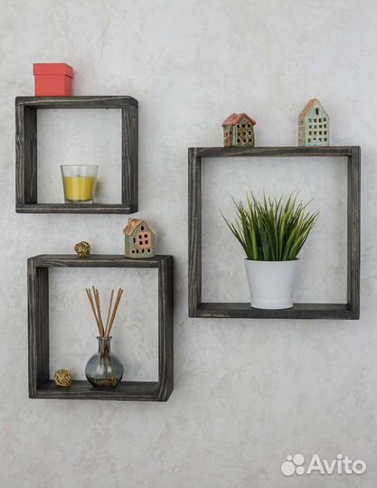 Квадратные полки из дерева на стену