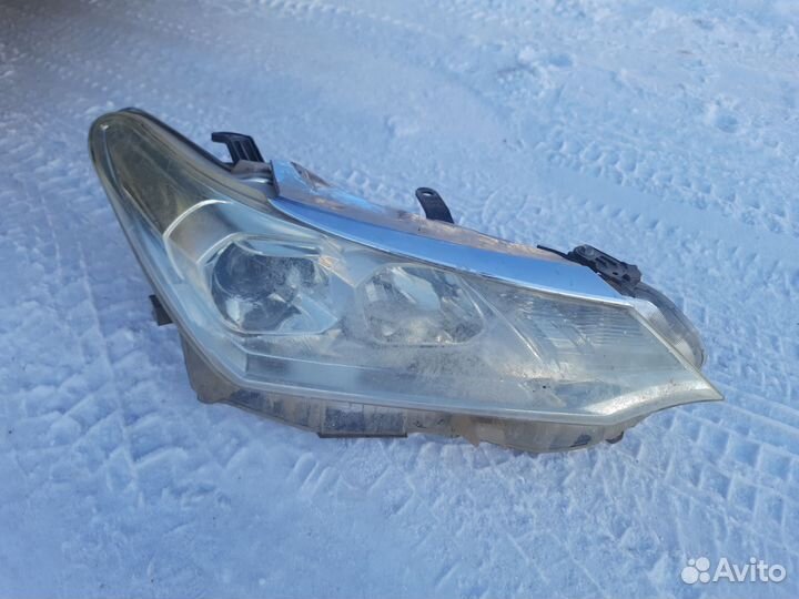 Фара передняя правая