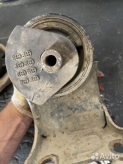 Подушка двигателя hyundai sonata 2005 2.0 131