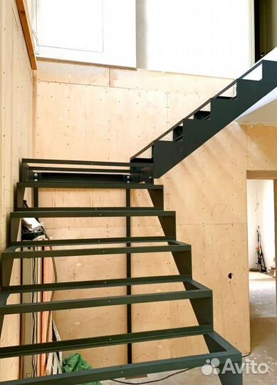 Лестница для коттеджа на заказ