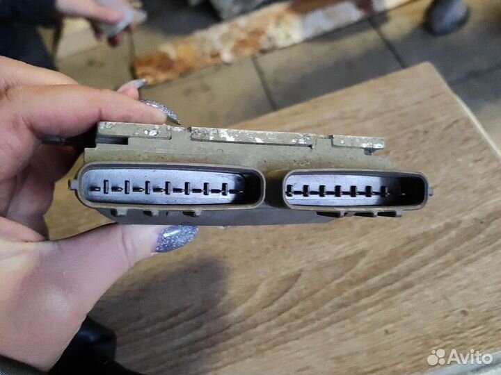 Блок управления форсунками Mitsubishi Lancer Cedia