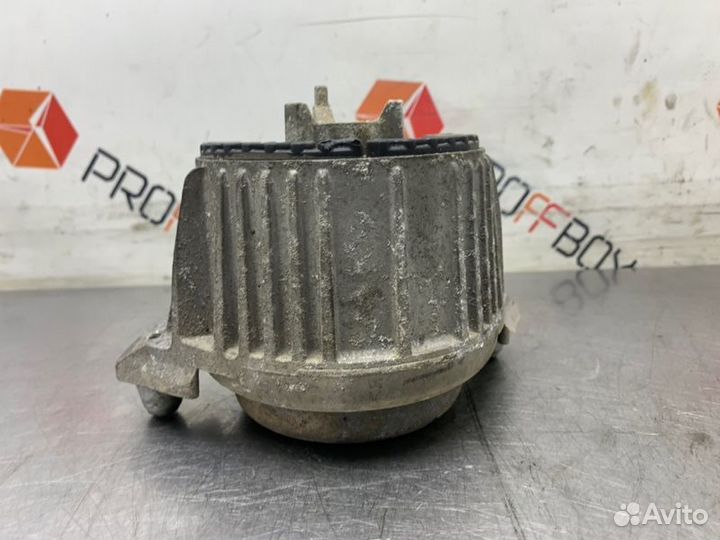 Подушка крепления двигателя Mercedes C-Class W204