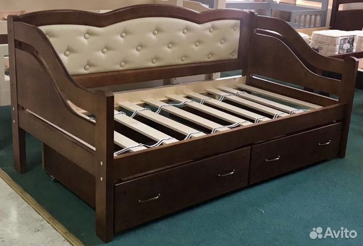 Кровать из массива