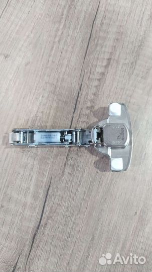 Петля мебельная с доводчиком Hettich