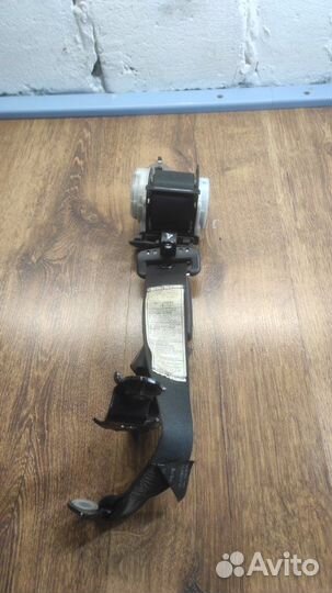 Ремень безопасности задний правый Toyota Avensis