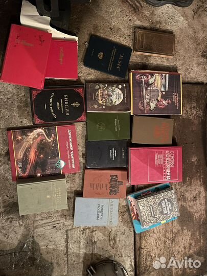 Много разных книг