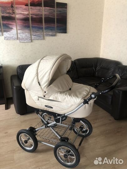 Продаётся коляска,кроватка,ванночка,автолюлька