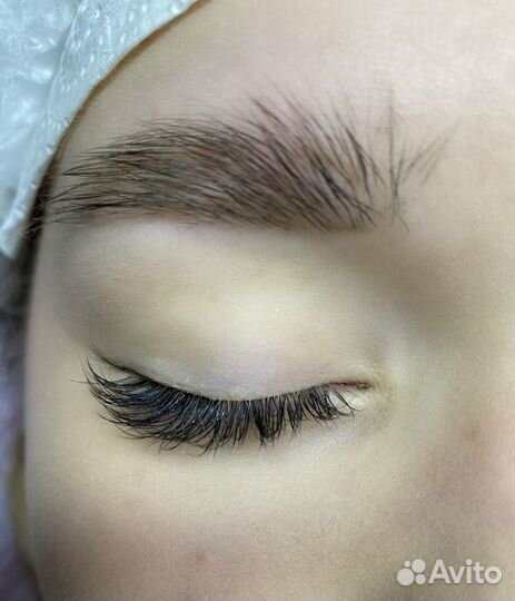 Наращивание ресниц модели