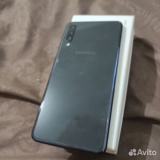 Samsung Galaxy A7 (2018), 4/64 ГБ