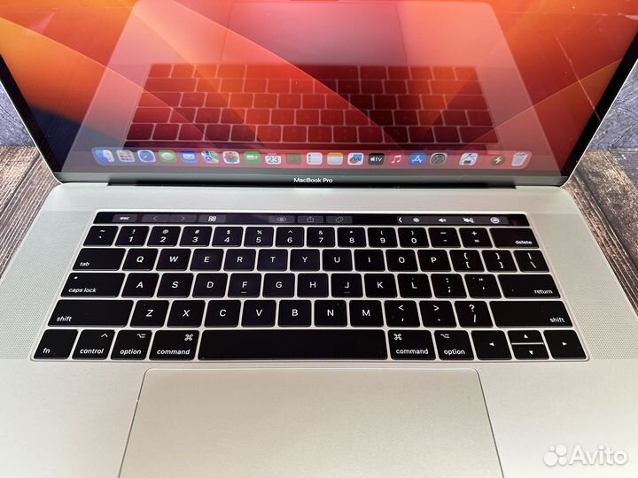 MacBook Pro 15 2017 i7/Radeon 555m 2gb/16gb