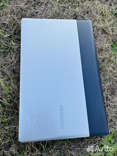 Ноутбук Samsung np300e5a в отл состоянии