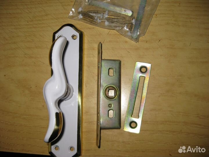 Оконные ручки и петли дверные